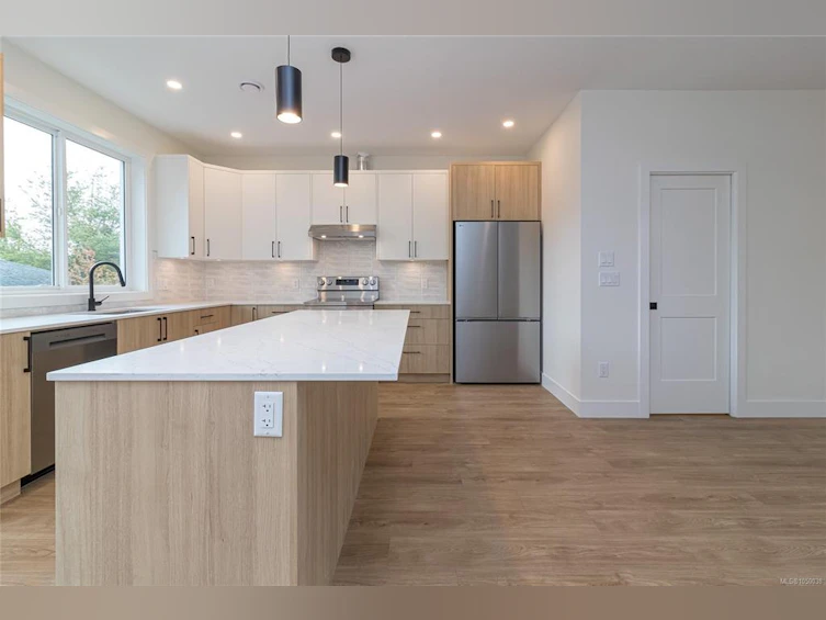 A-2235 Shelbourne Street, Victoria, BC, V8R 4L2 - 11