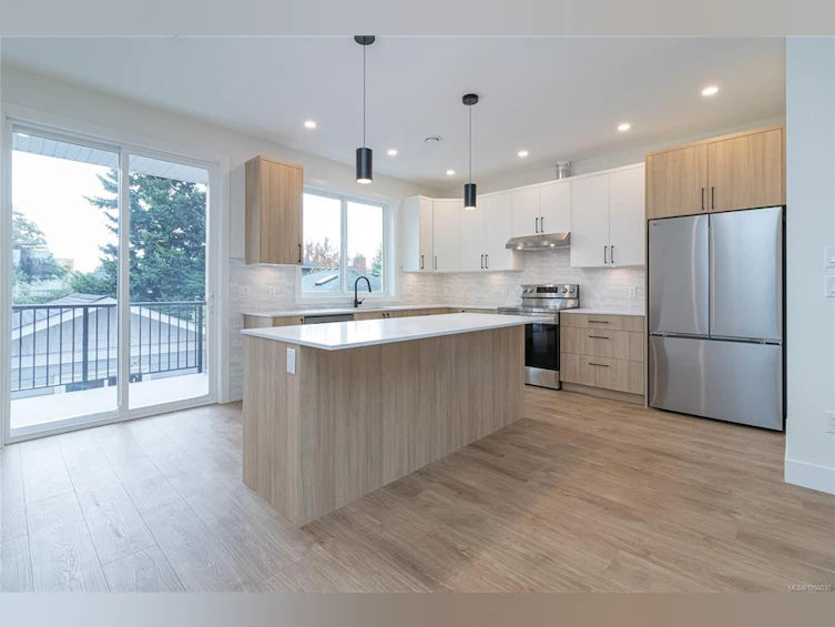 A-2235 Shelbourne Street, Victoria, BC, V8R 4L2 - 10