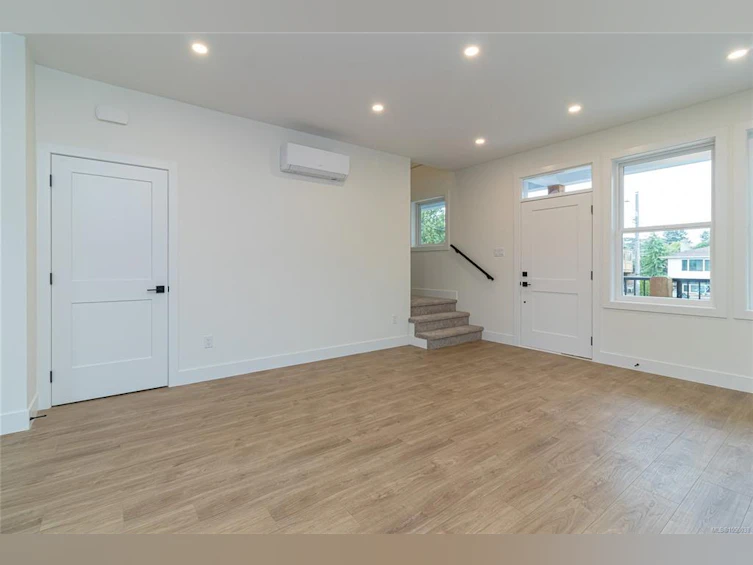 A-2235 Shelbourne Street, Victoria, BC, V8R 4L2 - 5