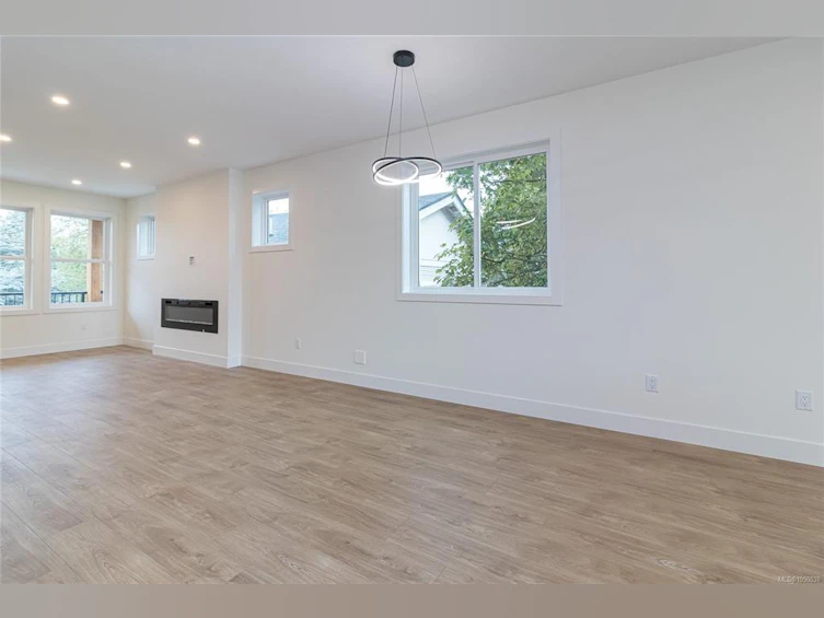 A-2235 Shelbourne Street, Victoria, BC, V8R 4L2 - 9