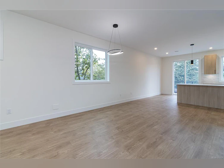 A-2235 Shelbourne Street, Victoria, BC, V8R 4L2 - 7