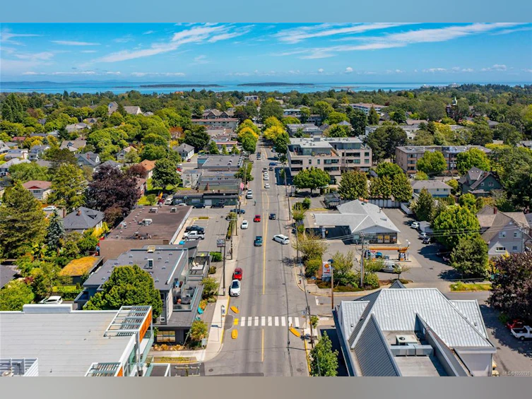 A-2235 Shelbourne Street, Victoria, BC, V8R 4L2 - 33