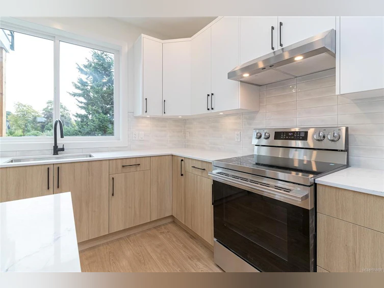 A-2235 Shelbourne Street, Victoria, BC, V8R 4L2 - 13