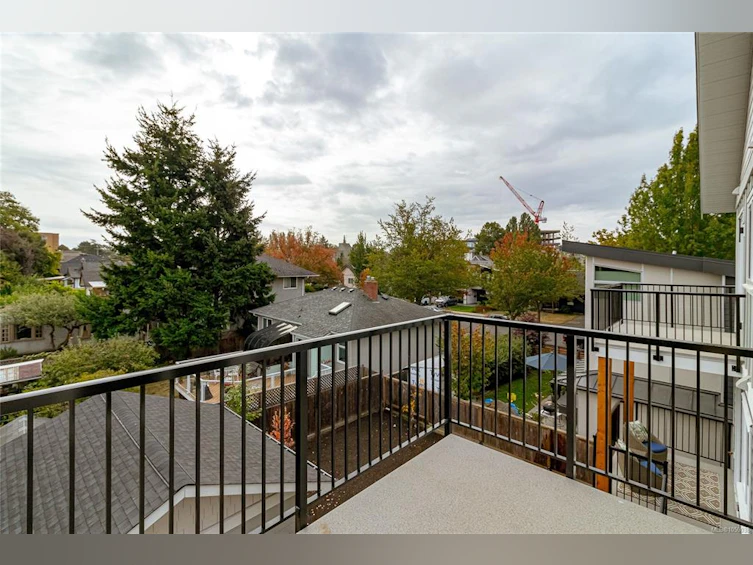 A-2235 Shelbourne Street, Victoria, BC, V8R 4L2 - 24
