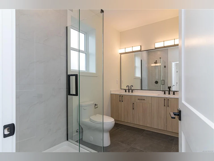 A-2235 Shelbourne Street, Victoria, BC, V8R 4L2 - 17