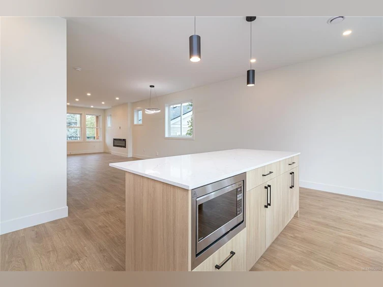 A-2235 Shelbourne Street, Victoria, BC, V8R 4L2 - 14