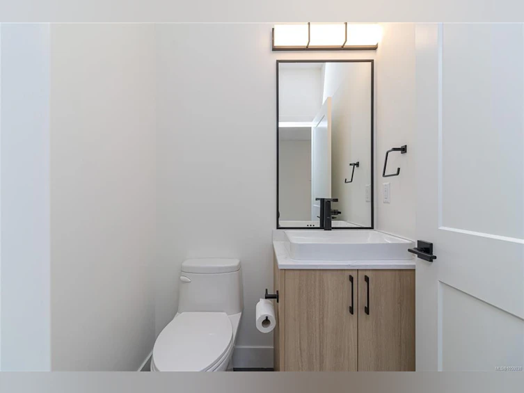 A-2235 Shelbourne Street, Victoria, BC, V8R 4L2 - 23
