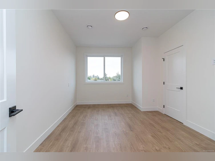 A-2235 Shelbourne Street, Victoria, BC, V8R 4L2 - 15