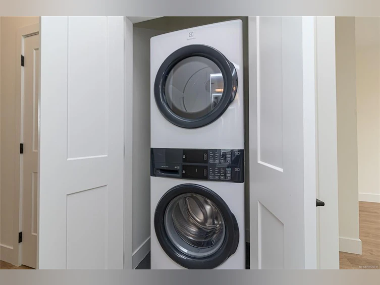 A-2235 Shelbourne Street, Victoria, BC, V8R 4L2 - 22