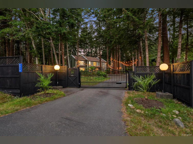 2219 Sea Lion Way, Comox, BC, V9J 1Y2 - 2