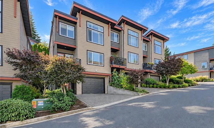 2105 Greenhill Rise