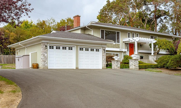 3884 Finnerty Road