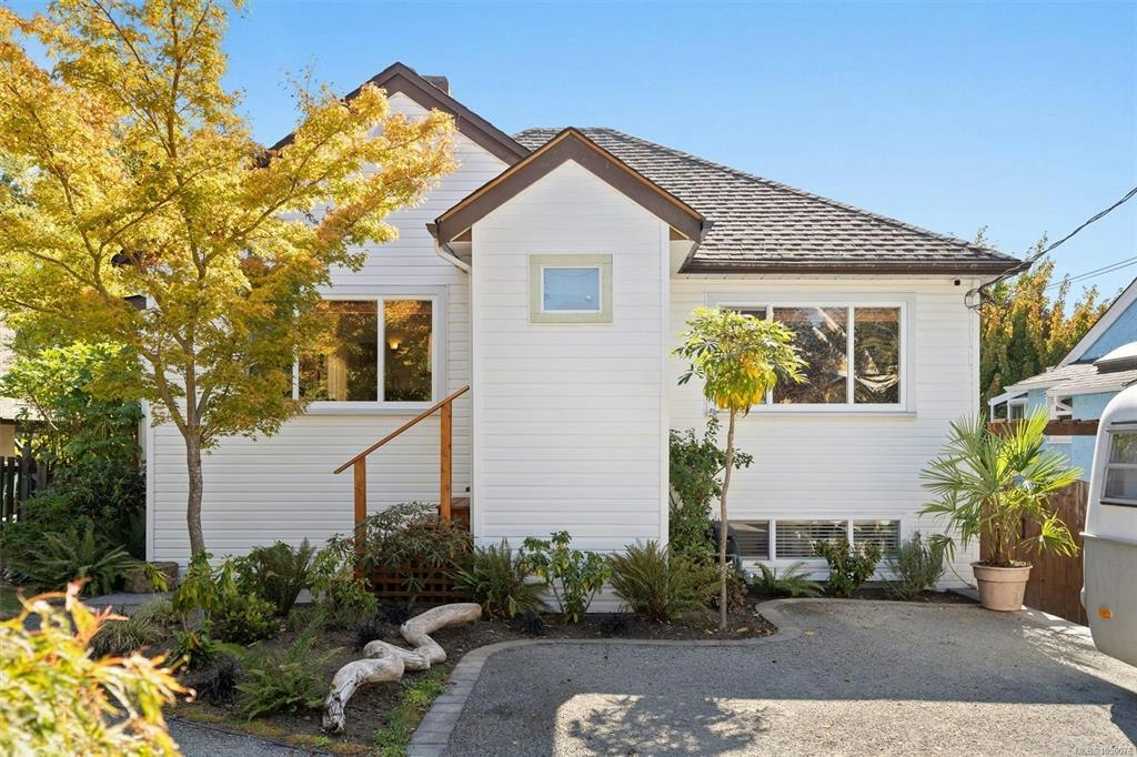 3015 Earl Grey Street, Saanich, BC, V9B 1L1