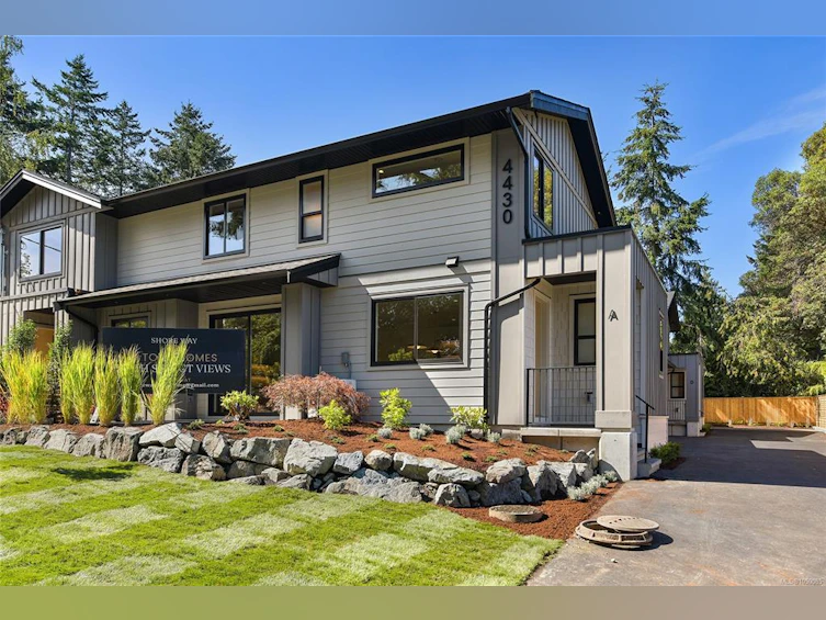 1-4430 Shore Way, Saanich, BC, V8N 3T9