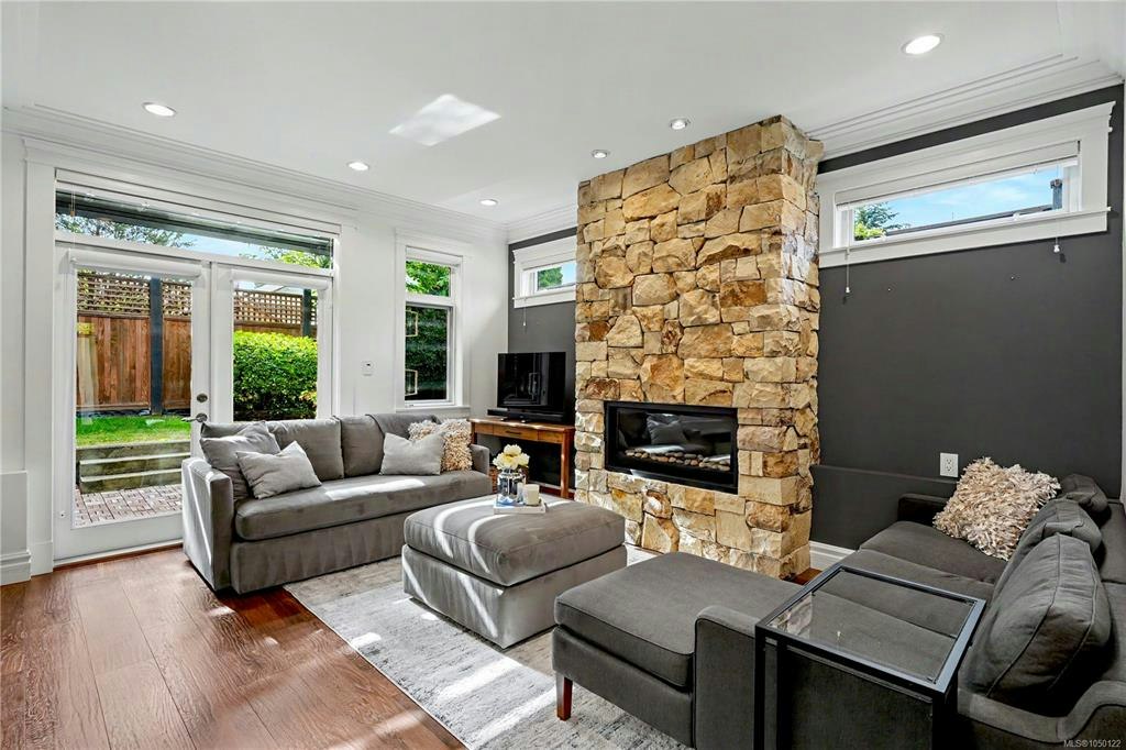 4-2622 Shelbourne Street, Victoria, BC, V8R 4L9