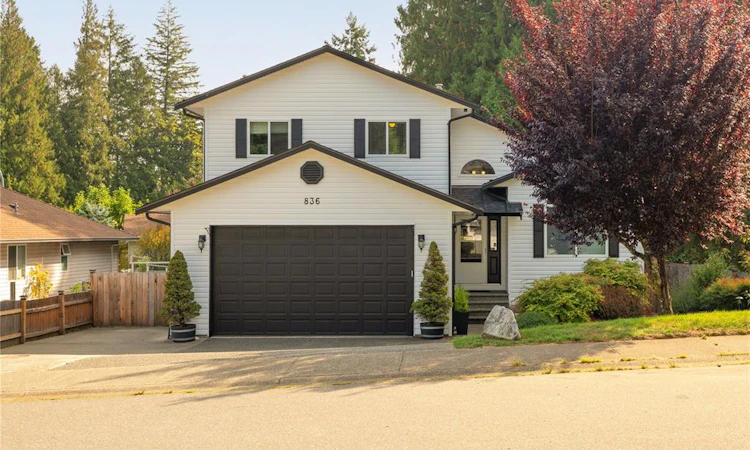 836 Glengarry Crescent