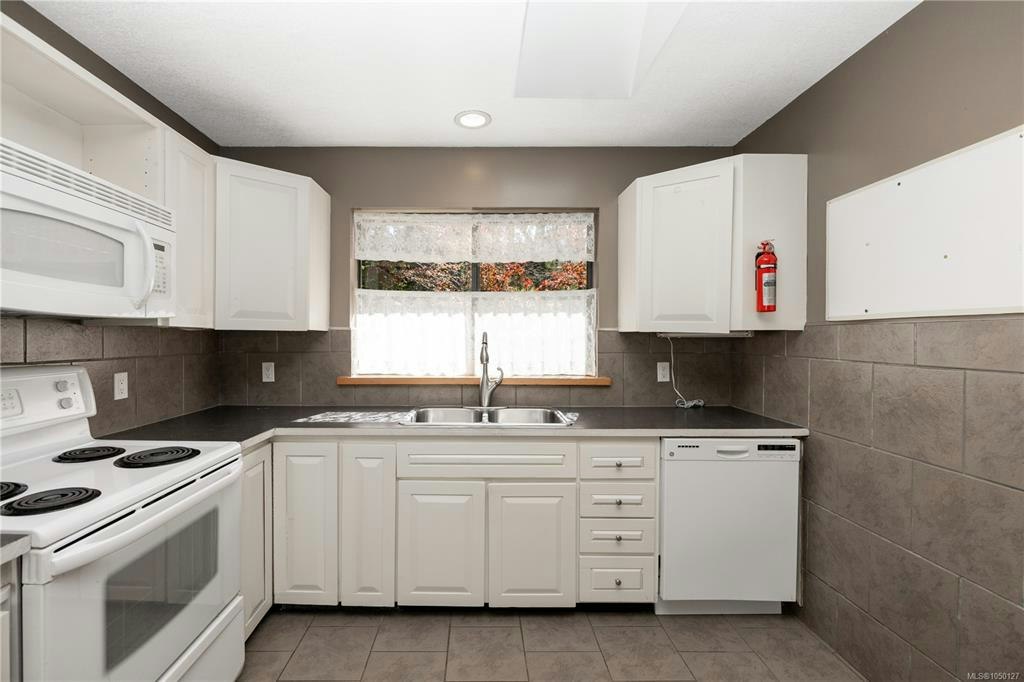 9498 Doyle Road, Black Creek, BC, V9J 1E7 - 13