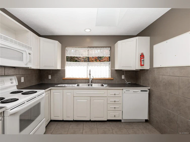 9498 Doyle Road, Black Creek, BC, V9J 1E7 - 13