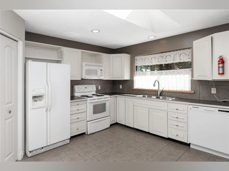 9498 Doyle Road, Black Creek, BC, V9J 1E7 - 12
