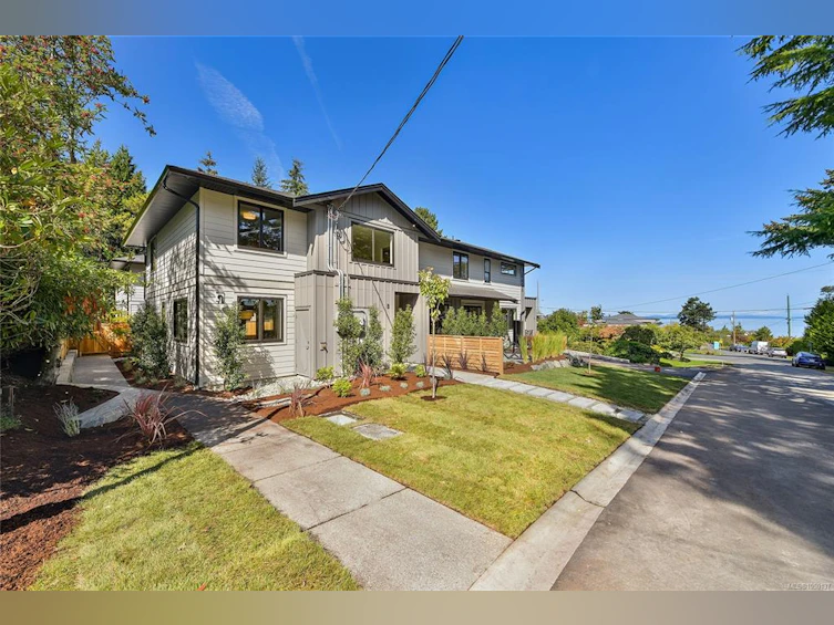 2-4430 Shore Way, Saanich, BC, V8N 3T9 - 3