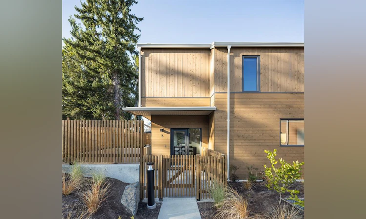 5-1520 Louise Place