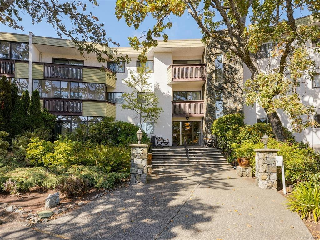 312-3962 Cedar Hill Road, Saanich, BC, V8N 3B8