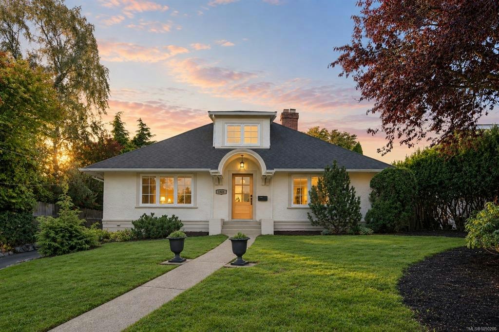 1027 Deal Street, Oak Bay, BC, V8S 5G6