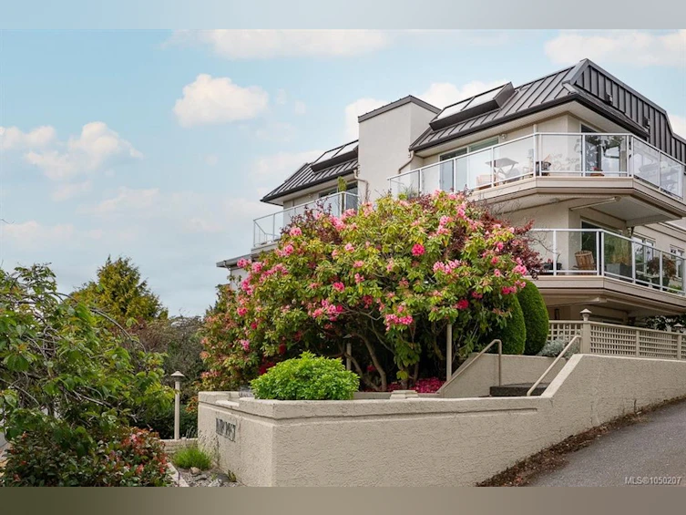 303-1158 Fairfield Road, Victoria, BC, V8V 3B1