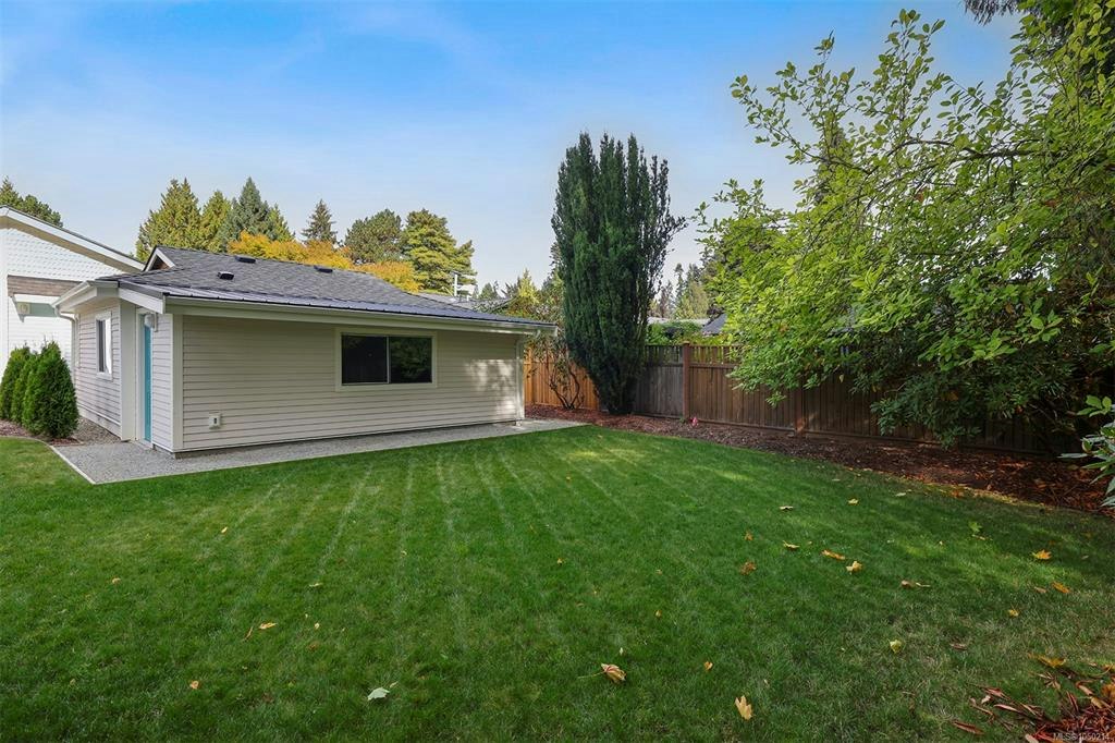 164 E Crescent Road, Qualicum Beach, BC, V9K 1L6 - 59