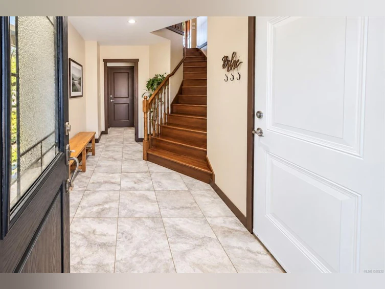 850 Lorne White Place, Ucluelet, BC, V0R 3A0 - 2