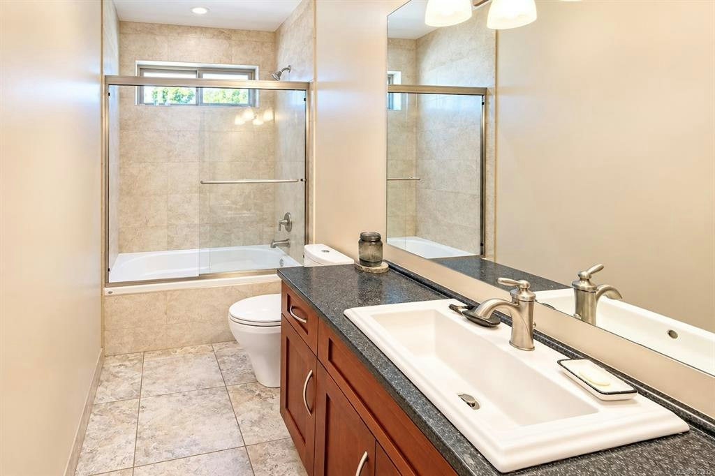 850 Lorne White Place, Ucluelet, BC, V0R 3A0 - 21