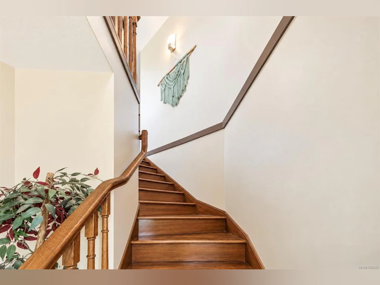850 Lorne White Place, Ucluelet, BC, V0R 3A0 - 3
