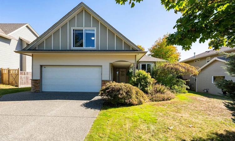 2464 Stirling Crescent