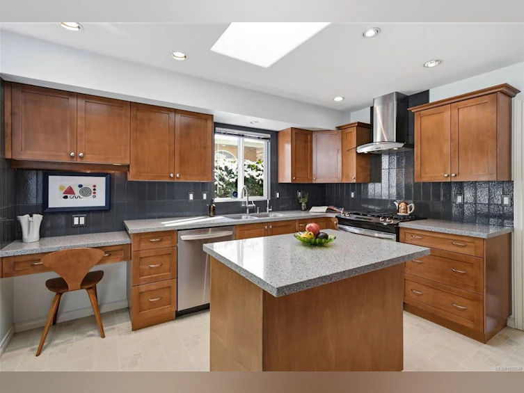 211 Saturna Drive, Qualicum Beach, BC, V9K 2P5 - 21