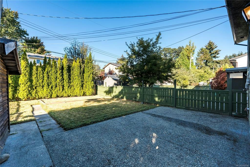1714 Ashdale Place, Saanich, BC, V8N 1N9 - 17