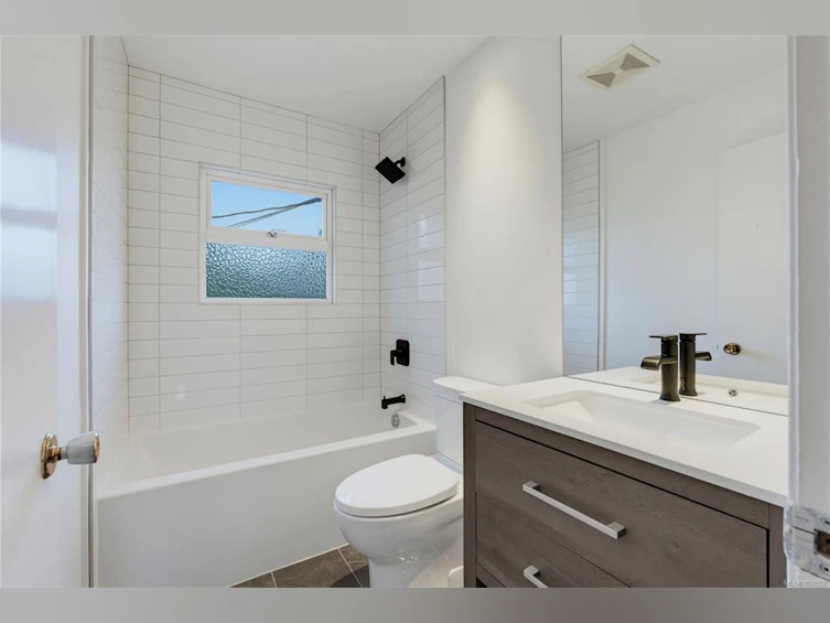 1714 Ashdale Place, Saanich, BC, V8N 1N9 - 14