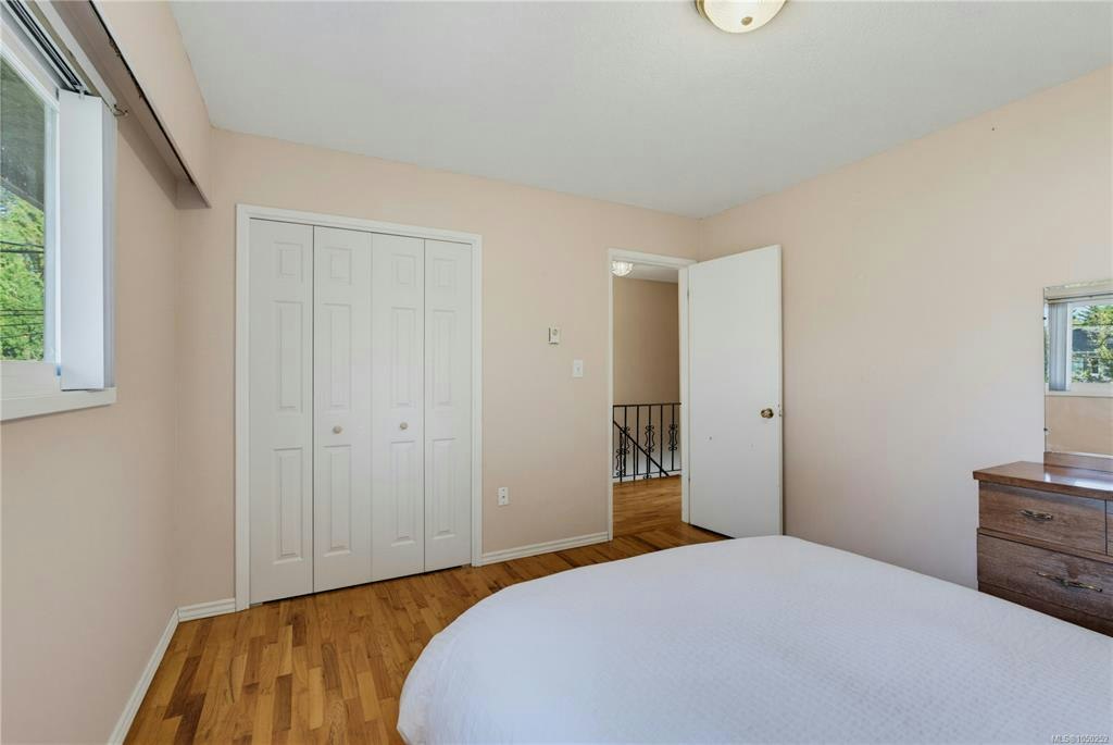 1714 Ashdale Place, Saanich, BC, V8N 1N9 - 11