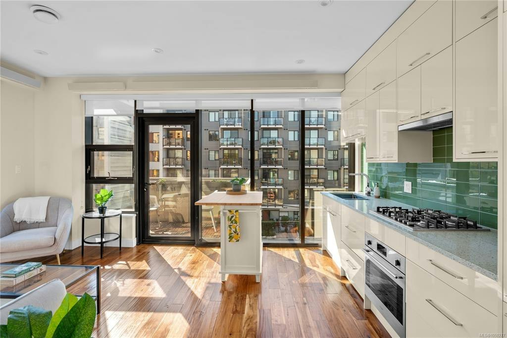 S310-1411 Cook Street, Victoria, BC, V8V 0E8 - 3