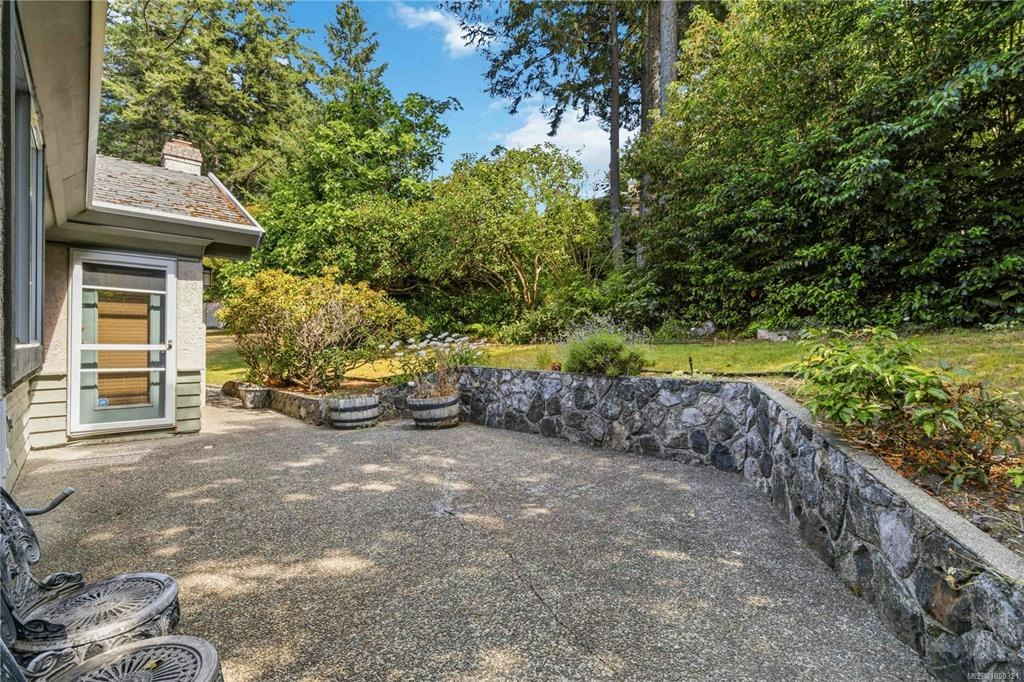 4343 Emily Carr Drive, Saanich, BC, V8X 5E4 - 38