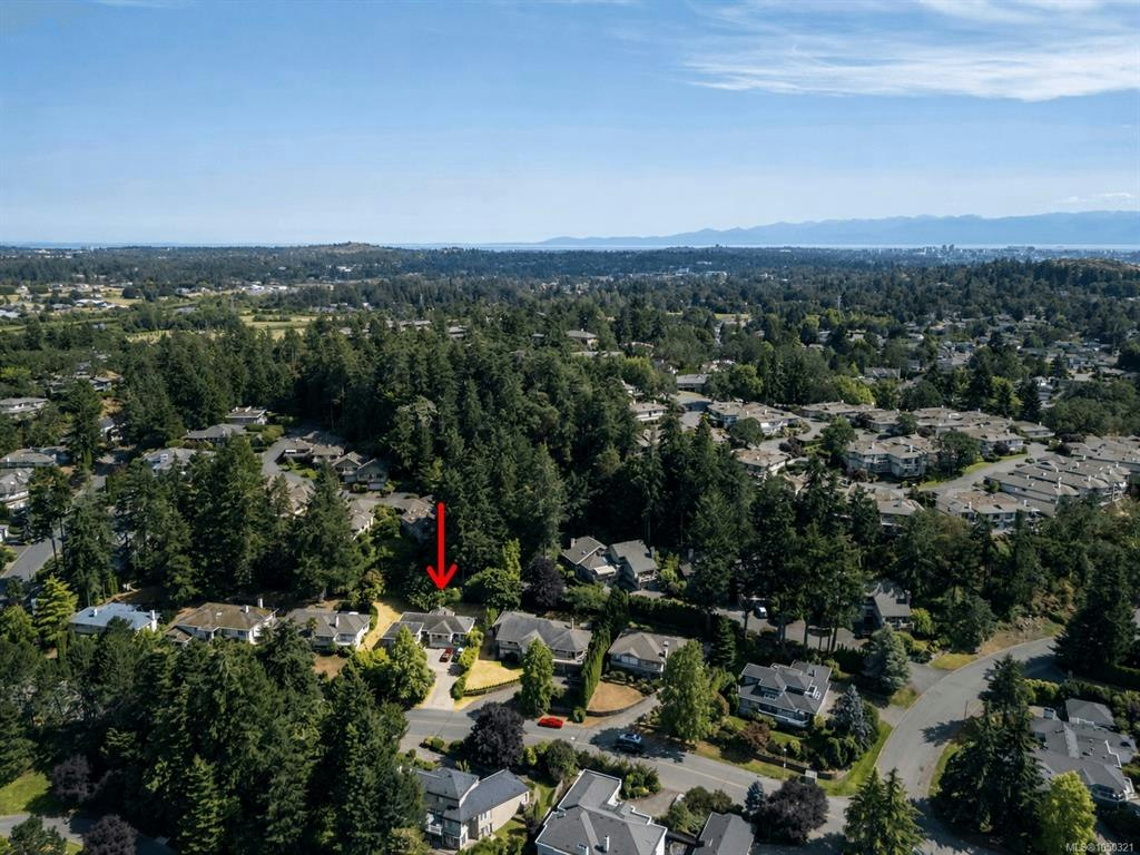 4343 Emily Carr Drive, Saanich, BC, V8X 5E4 - 46