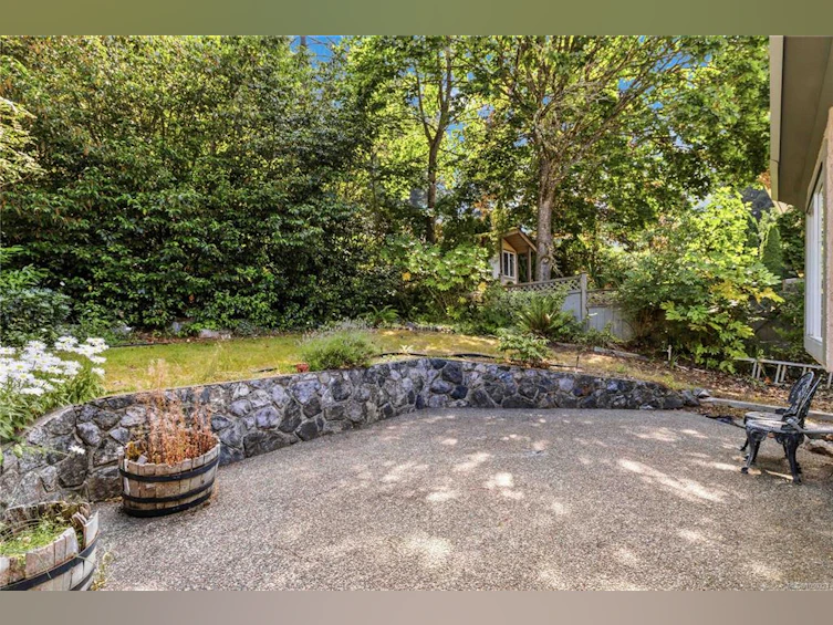 4343 Emily Carr Drive, Saanich, BC, V8X 5E4 - 40