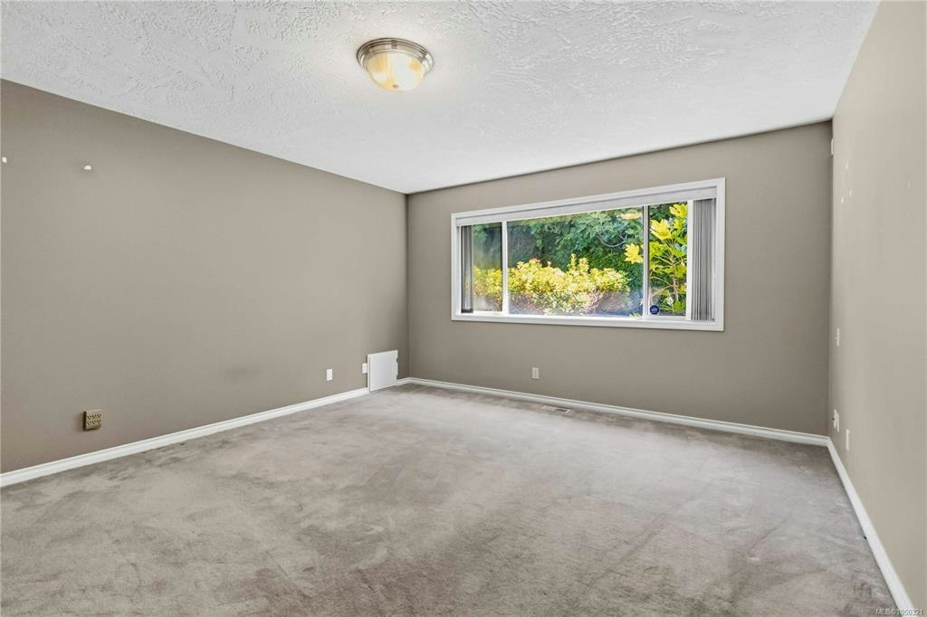 4343 Emily Carr Drive, Saanich, BC, V8X 5E4 - 17