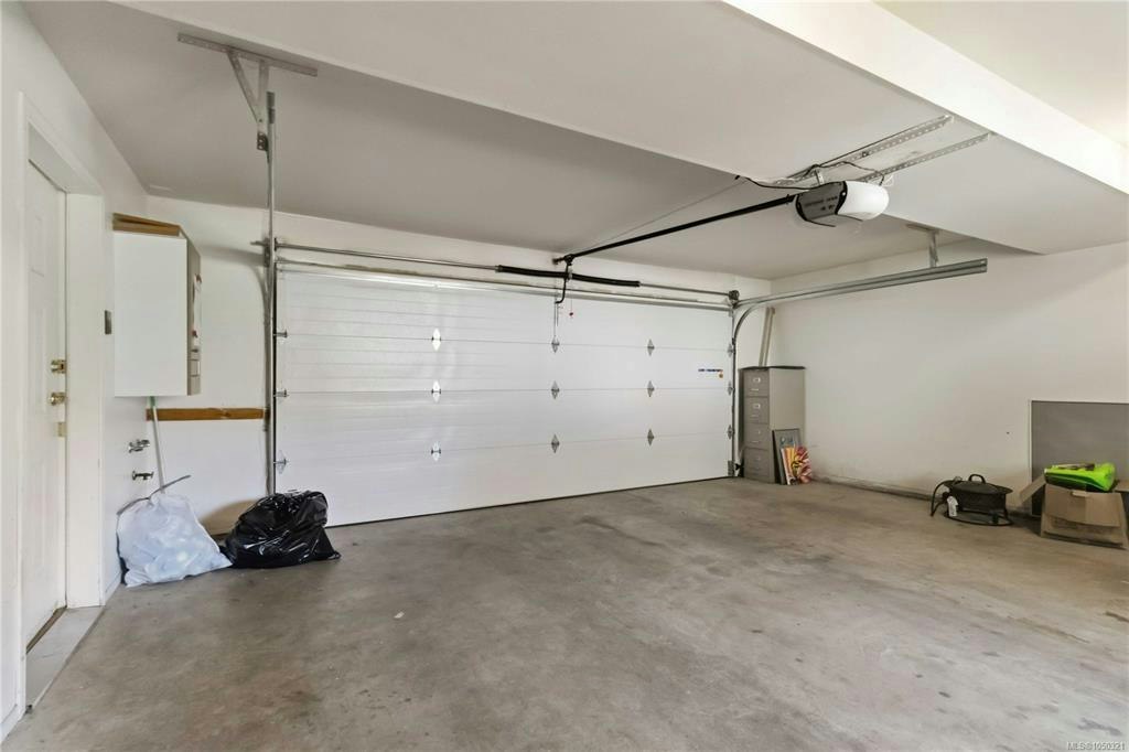 4343 Emily Carr Drive, Saanich, BC, V8X 5E4 - 28