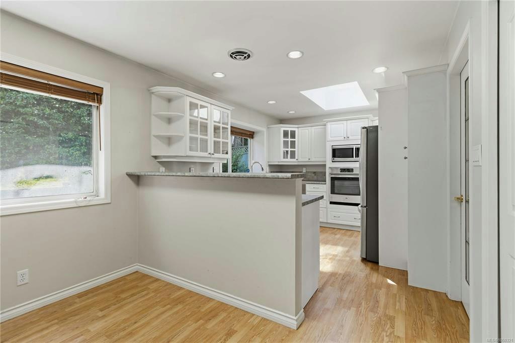 4343 Emily Carr Drive, Saanich, BC, V8X 5E4 - 12