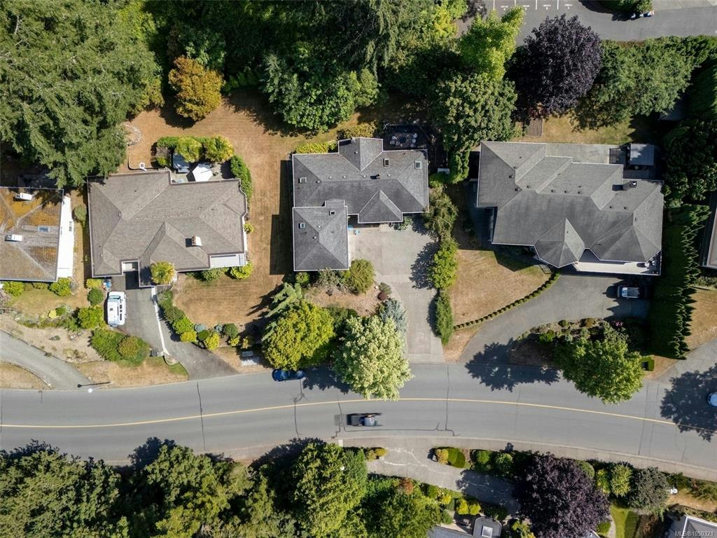 4343 Emily Carr Drive, Saanich, BC, V8X 5E4 - 45