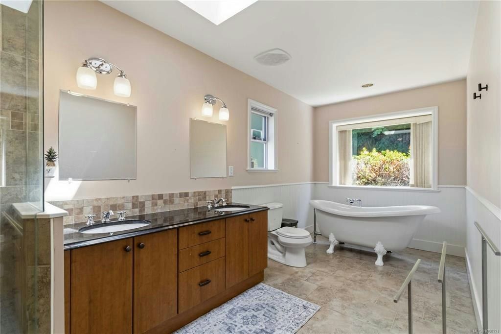 4343 Emily Carr Drive, Saanich, BC, V8X 5E4 - 19