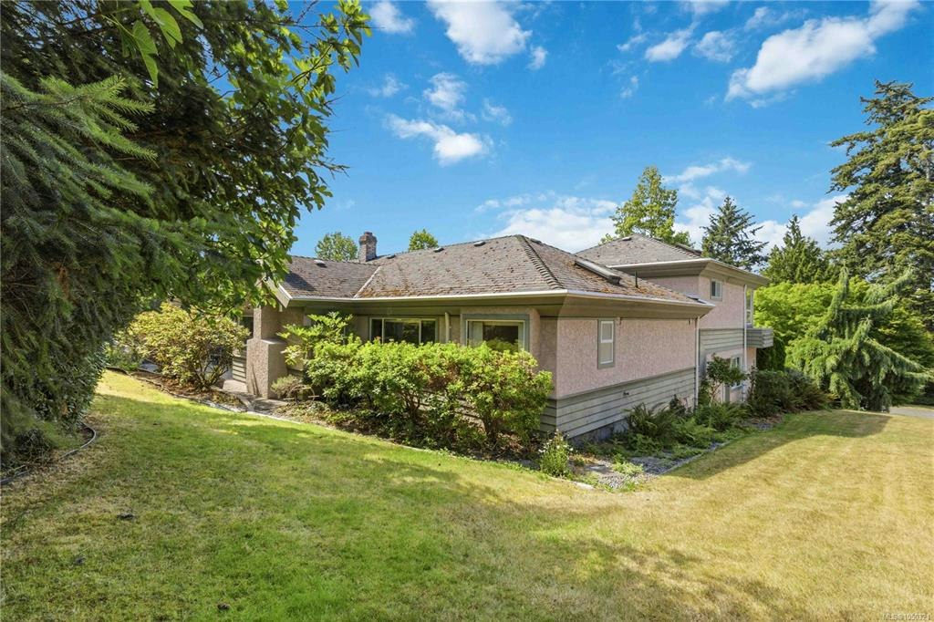 4343 Emily Carr Drive, Saanich, BC, V8X 5E4 - 42