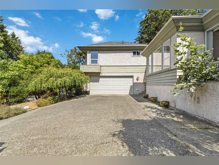 4343 Emily Carr Drive, Saanich, BC, V8X 5E4 - 33