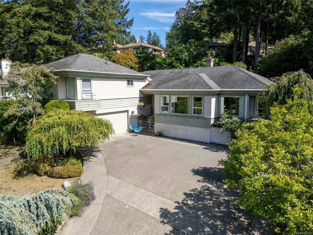 4343 Emily Carr Drive, Saanich, BC, V8X 5E4 - 44