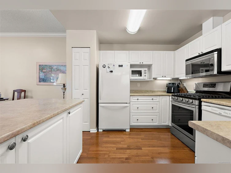 106-1110 Willow Street, Saanich, BC, V8X 3K2 - 4